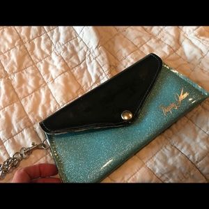 New Trophy Queen clutch